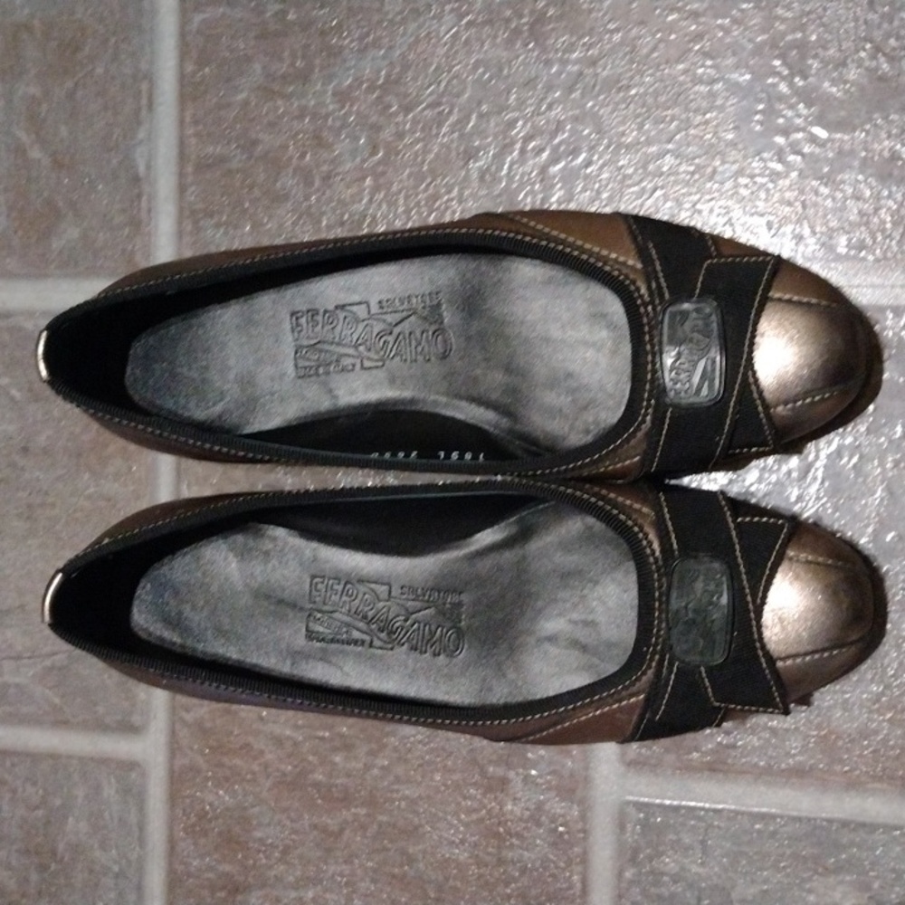 Salvatore Ferragamo Gunmetal Bronze Bow detail Rubber sole ballet flats size 5C